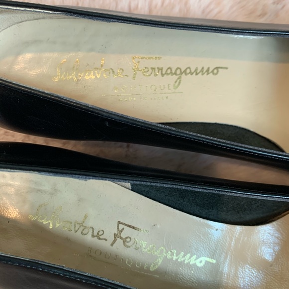 Salvatore Ferragamo Vara Patent Leather Pumps 7 Narrow - Picture 7 of 8